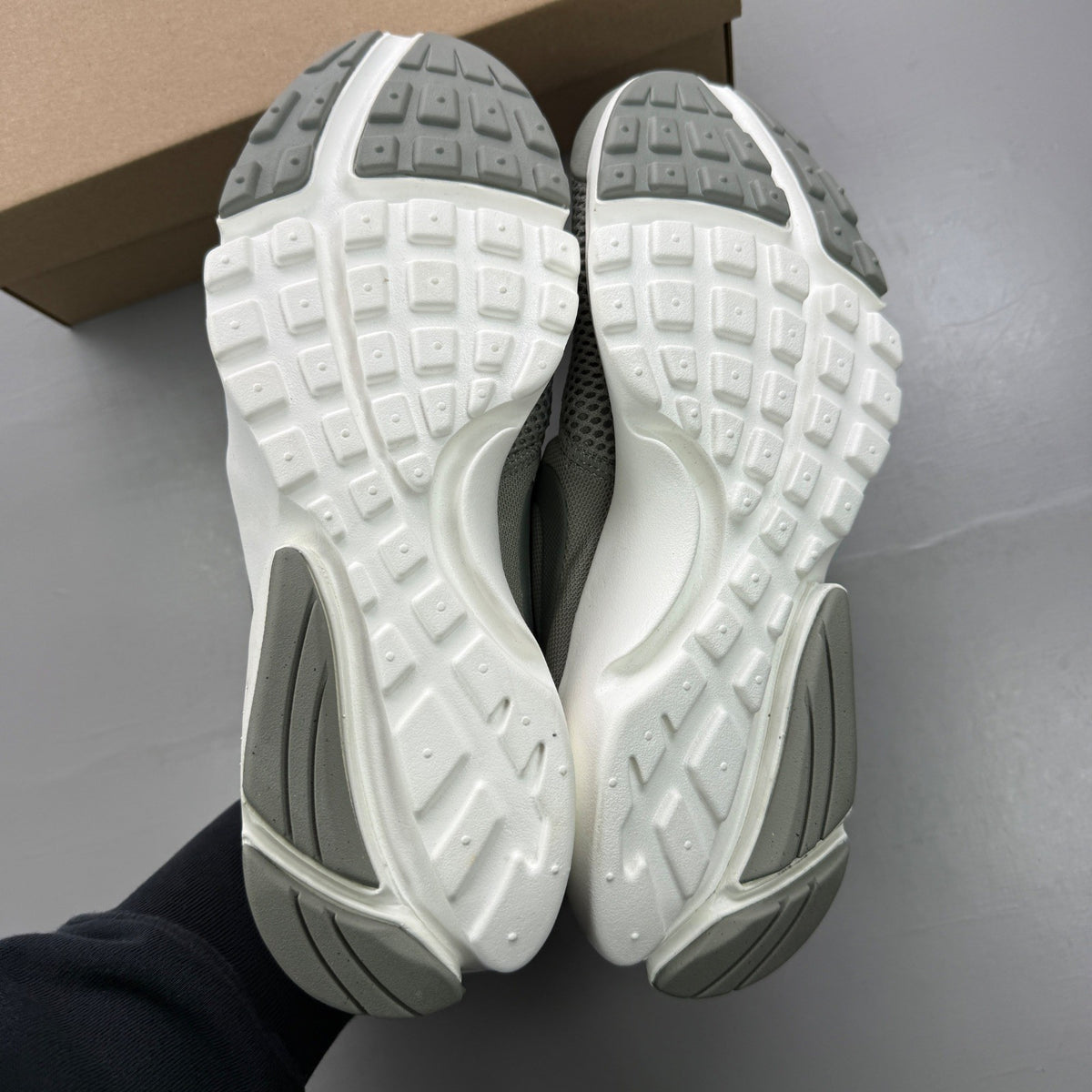 Nike trainers khaki green mesh upper with white sole and logo details.