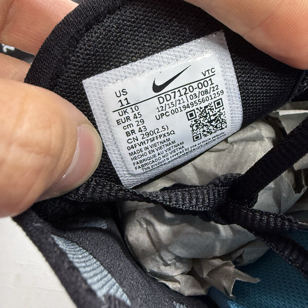 Nike Air Max 270 black trainers with light blue accents and white sole.