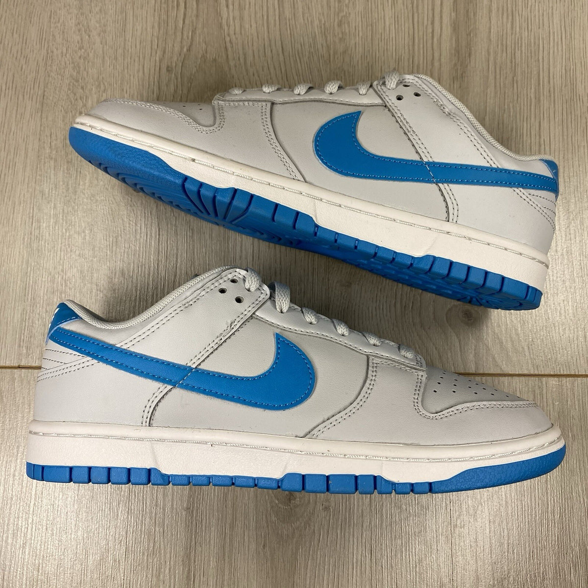 Nike Dunk Low Retro trainers grey with pure platinum accents and signature swoosh logo.