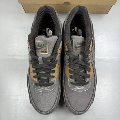 Nike deck shoes brown with gum sole and logo detailing.