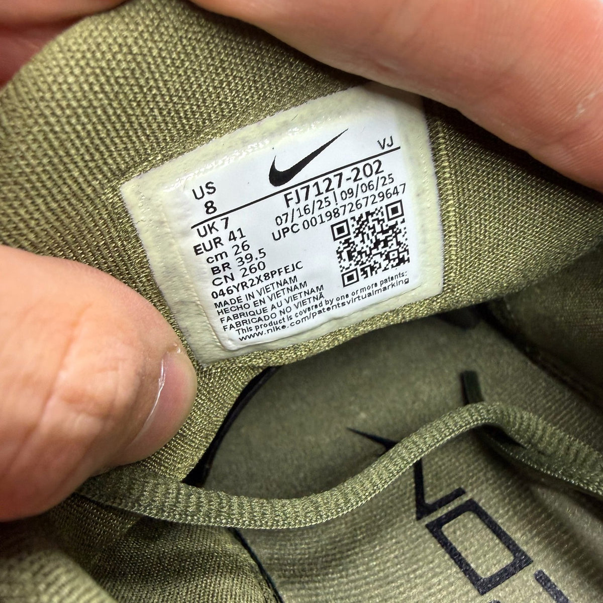 Nike green trainers with breathable mesh upper and cushioned sole.