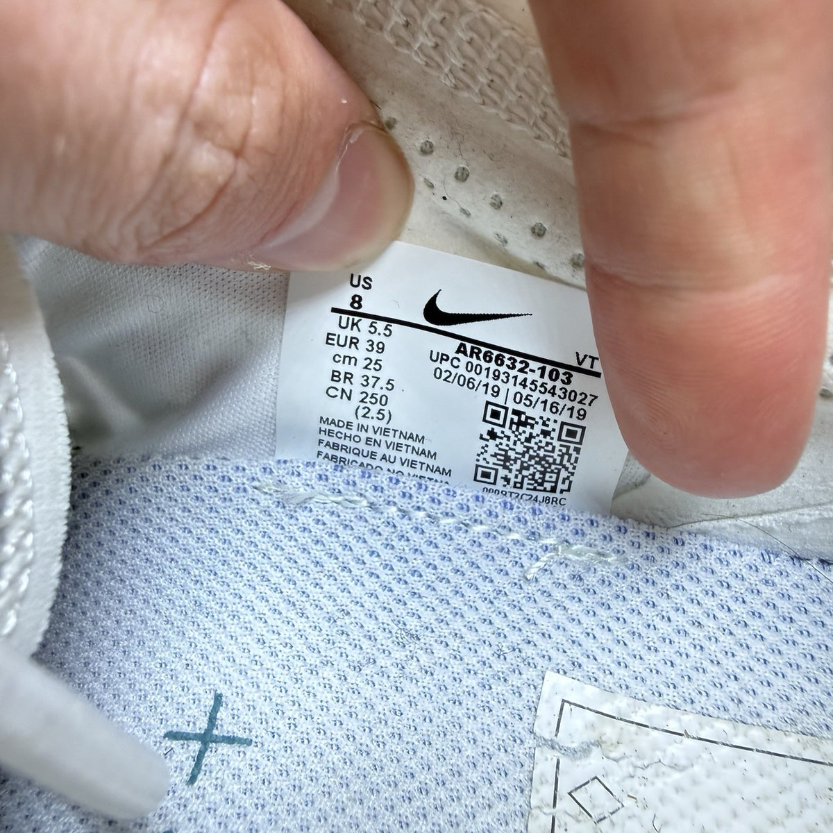 Nike Air VaporMax 2019 white trainers with mineral teal accents and transparent sole.