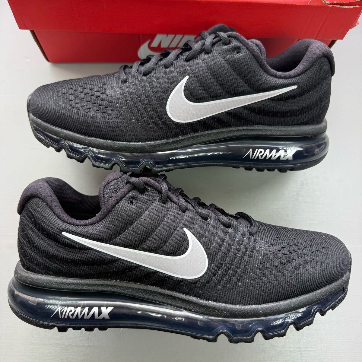 Nike Air Max 2017 black trainers with white accents and anthracite detailing.