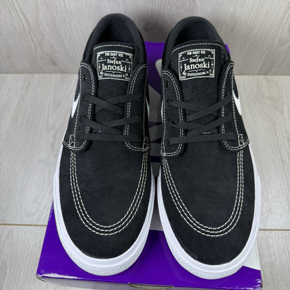 Nike black SB Zoom Stefan Janoski RM sneakers with white logo and sleek design.