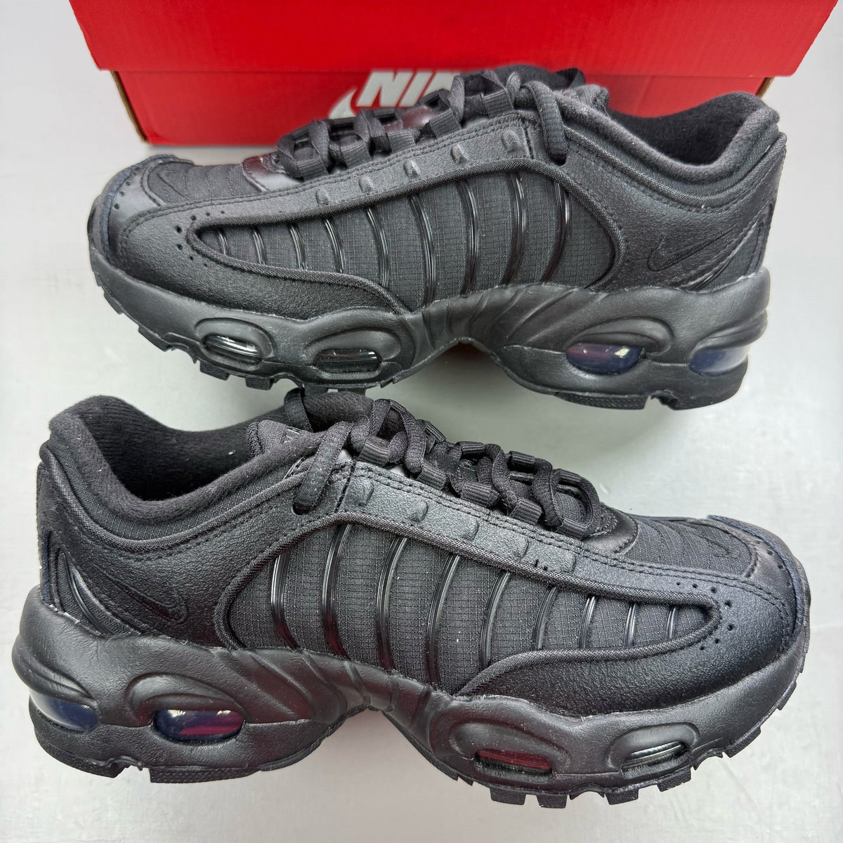 Nike black trainers mesh upper with reflective detailing and Air Max cushioning.