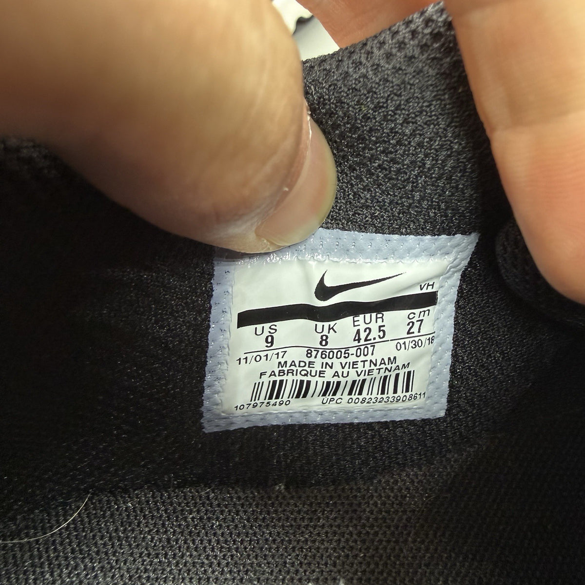 Nike black trainers with dark grey accents and white air bubbles, featuring signature logo.