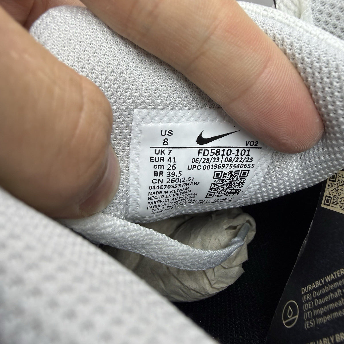 Nike Air Max 90 trainers white GORE-TEX with infrared accents and grey details.