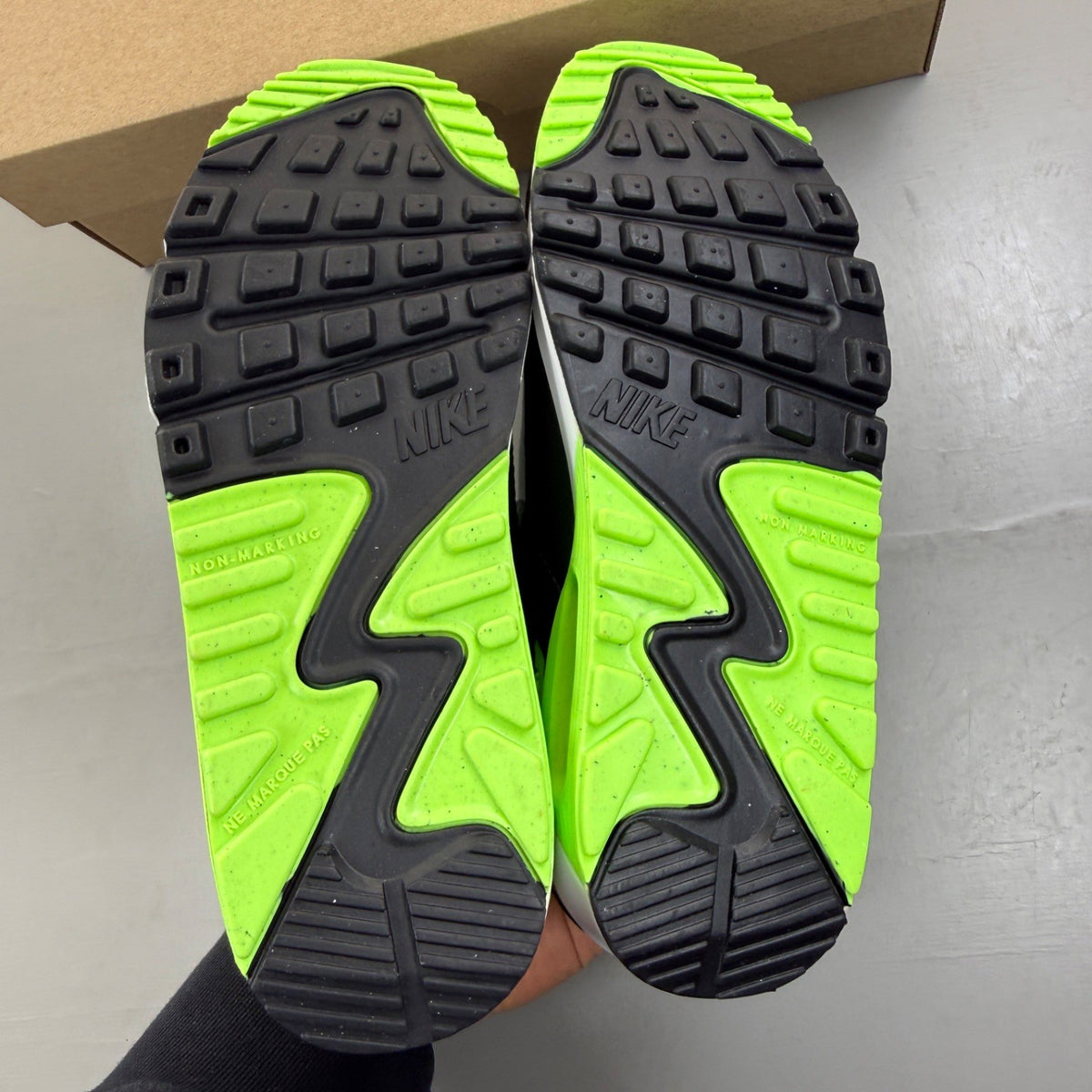 Nike Air Max 90 white trainers with black and lime blast accents, logo on tongue.