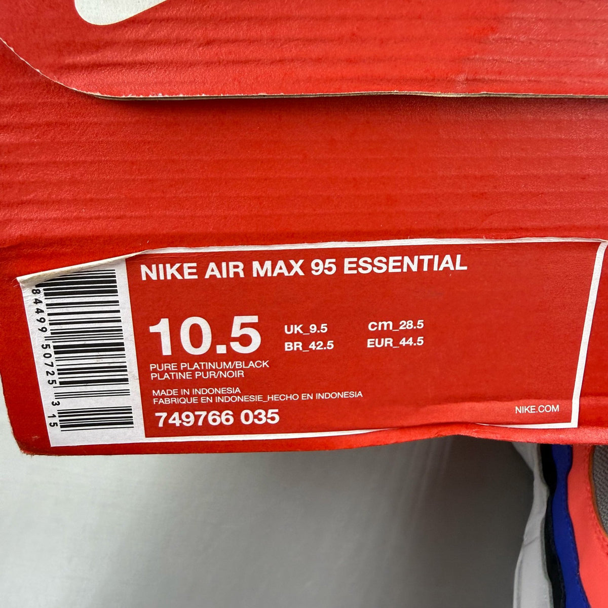 Nike Air Max 95 grey sneakers with Ultramarine and Platinum accents, featuring logo detail.