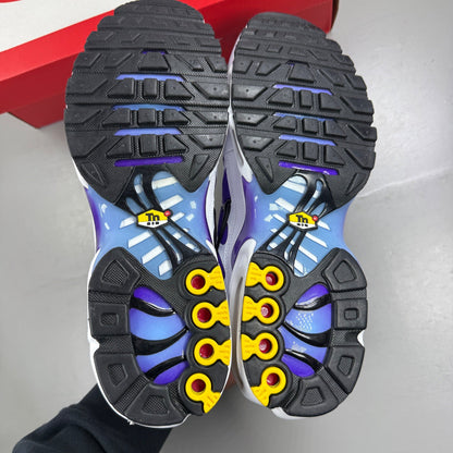 Nike deck shoes white gradient with blue and purple accents, featuring signature logo.