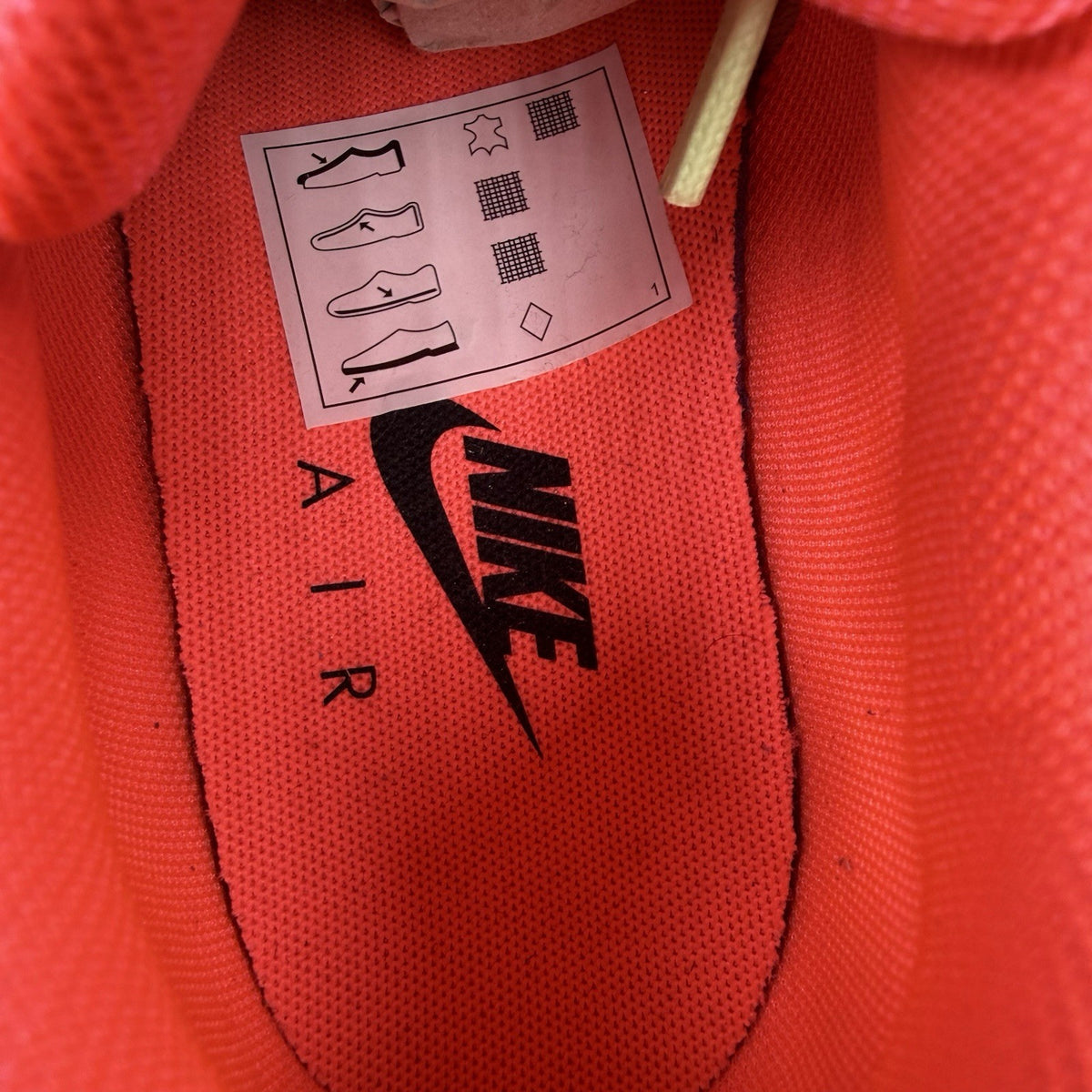 Nike Air Max 90 Essential green trainers with signature swoosh logo and mesh detailing.