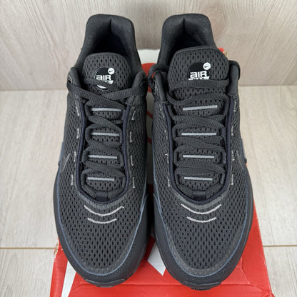 Nike Air Max Pulse trainers black with anthracite accents and signature swoosh logo.