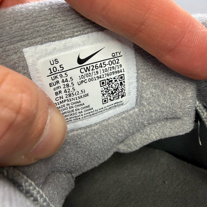 Nike casual kimono grey with ultra reflective stripe and logo detail.