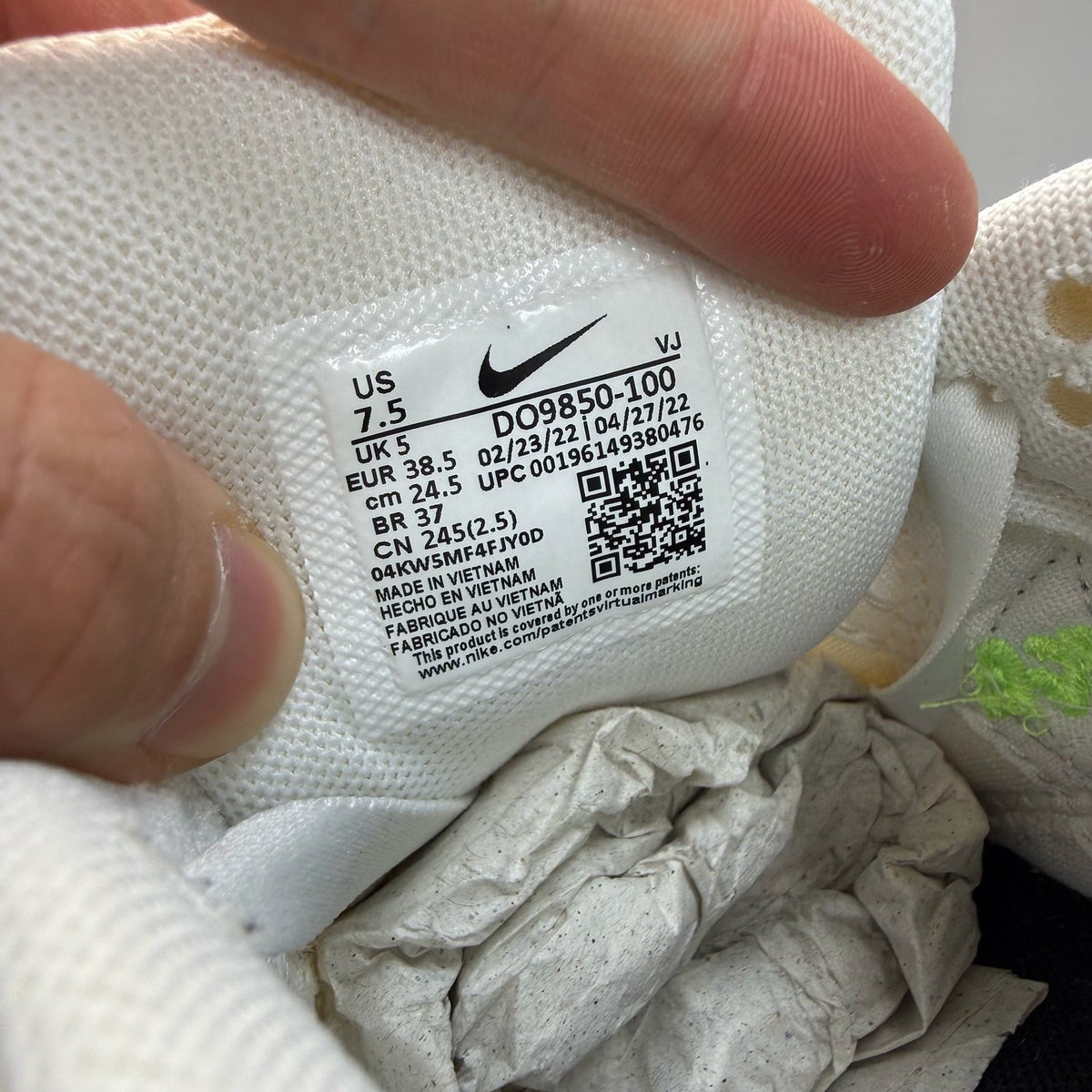 Nike Air Max 90 white trainers with Neptune Green accents and signature logo.