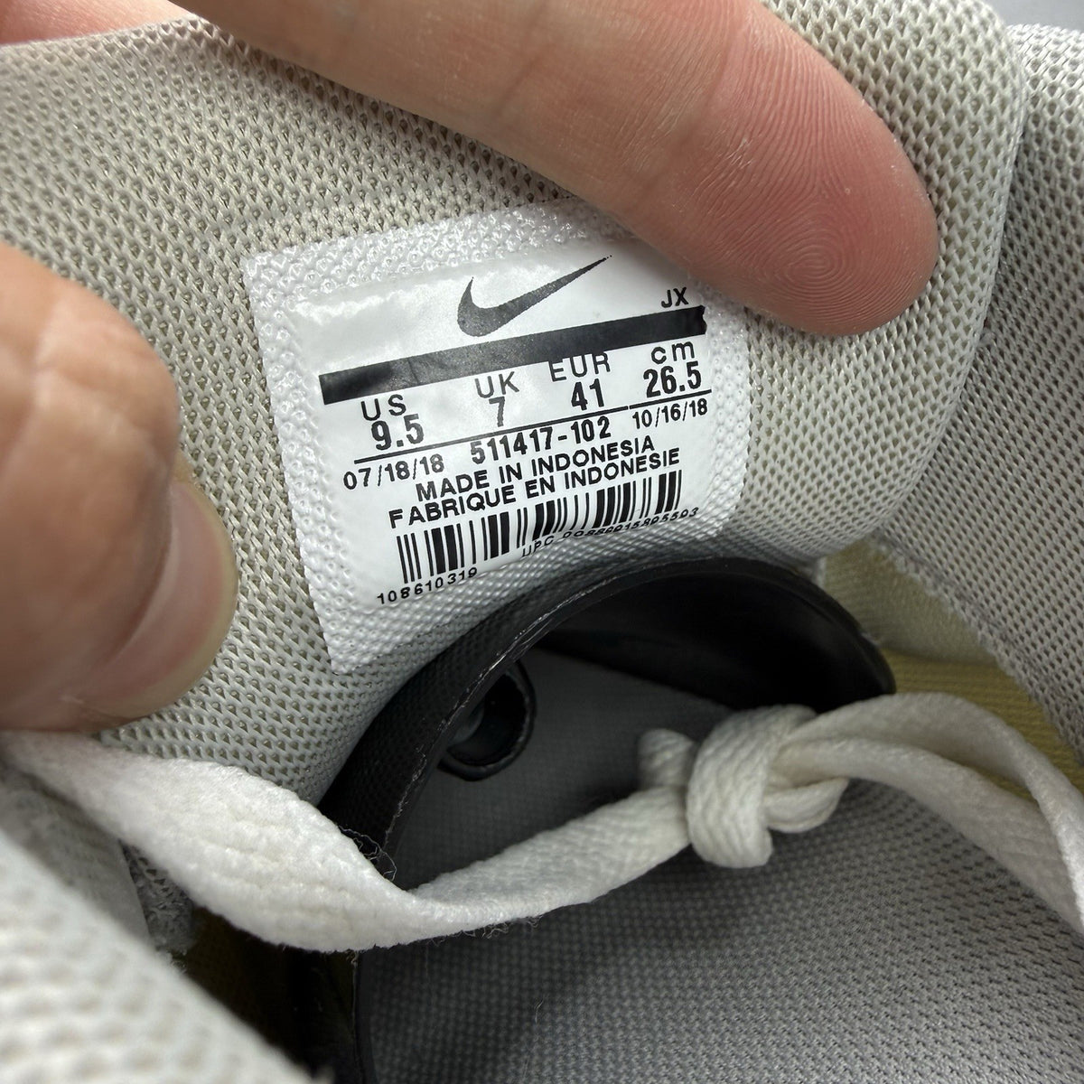 Nike Air Max Correlate white trainers with fuchsia accents and logo detailing.