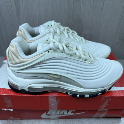 Nike Air Max Deluxe SE beige trainers with unique pattern and logo details.