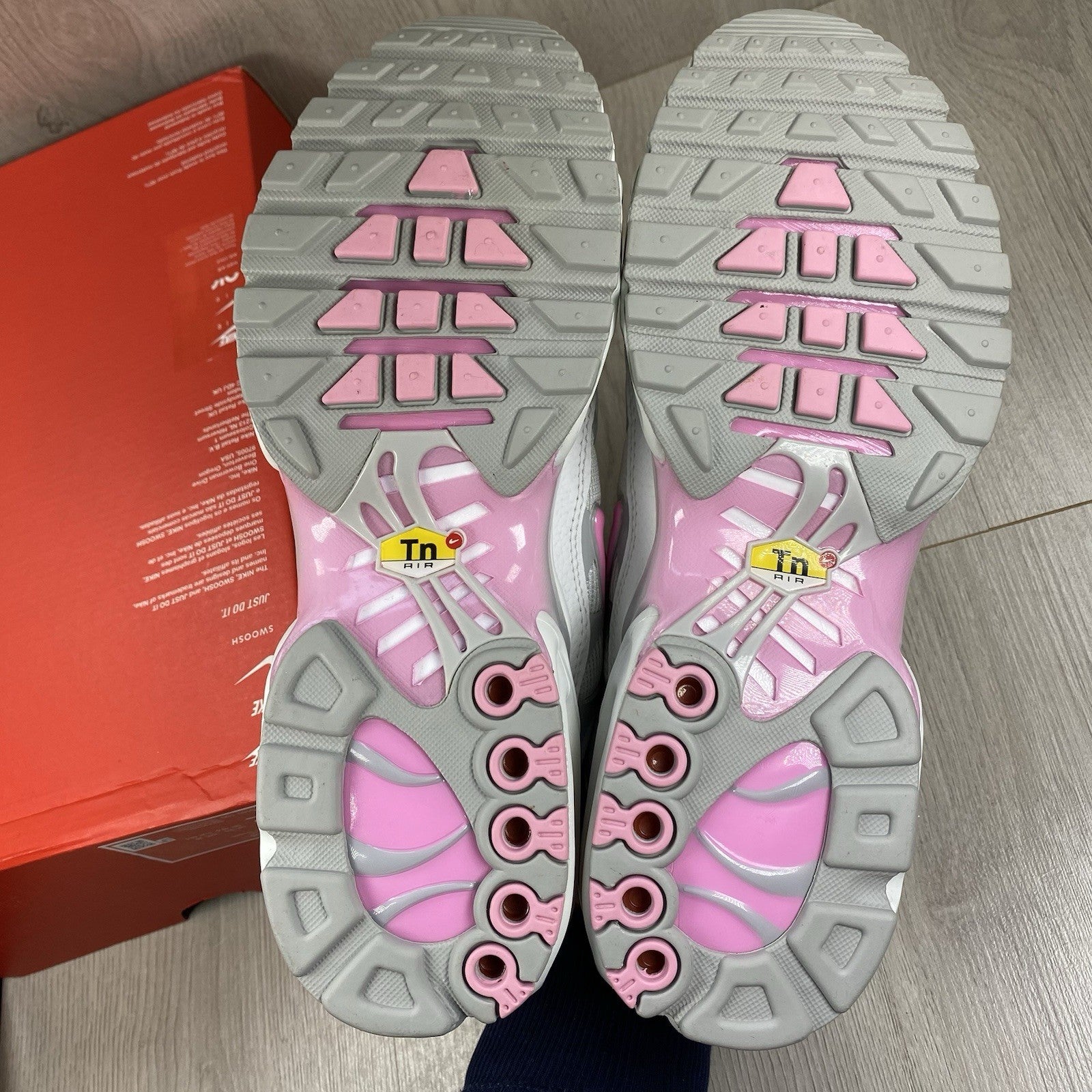 Nike Air Max Plus TN Size UK8.5 EU43 Summit White Pink Rise HF0107-1004