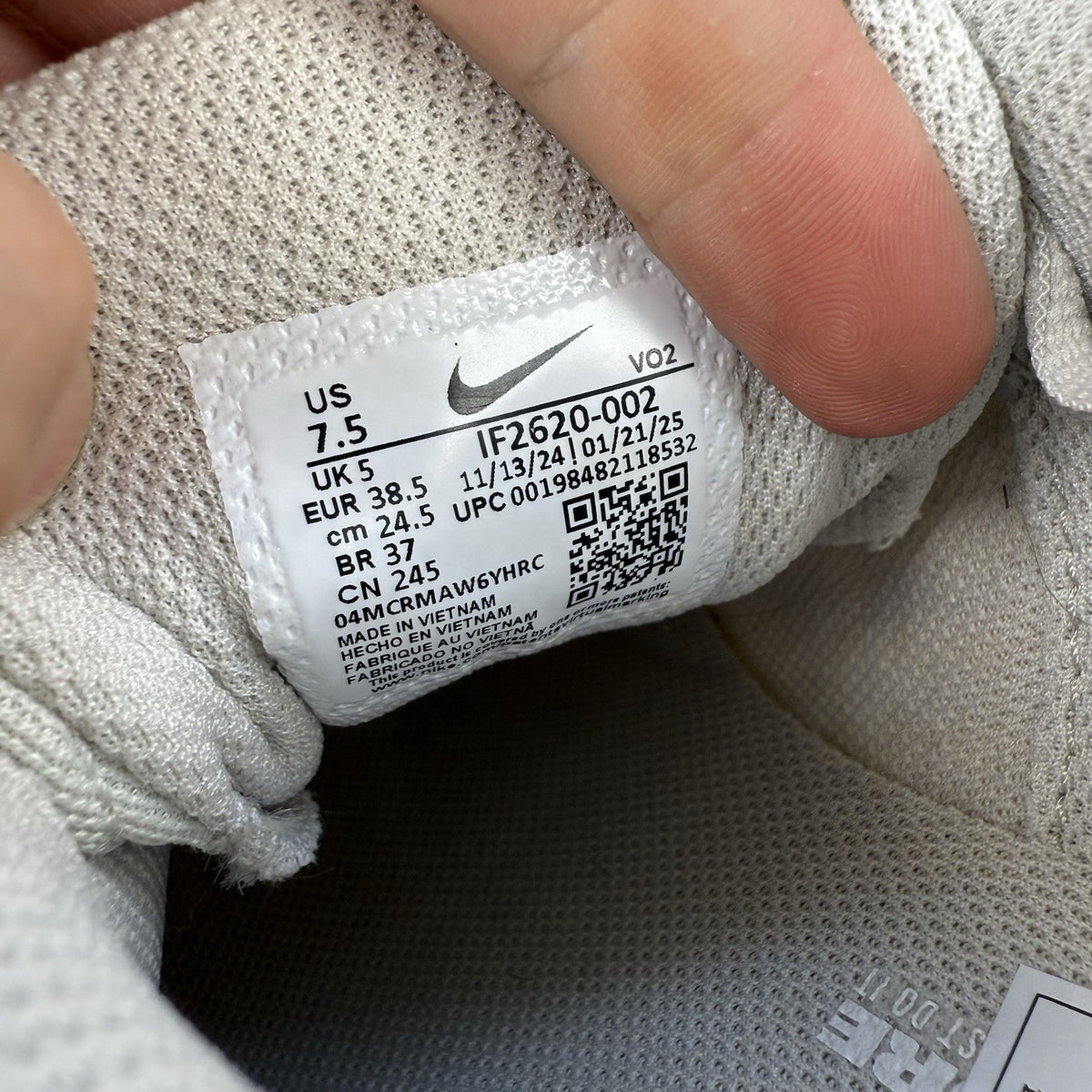 Nike Air Max trainers beige with pink accents and logo detail on the side.