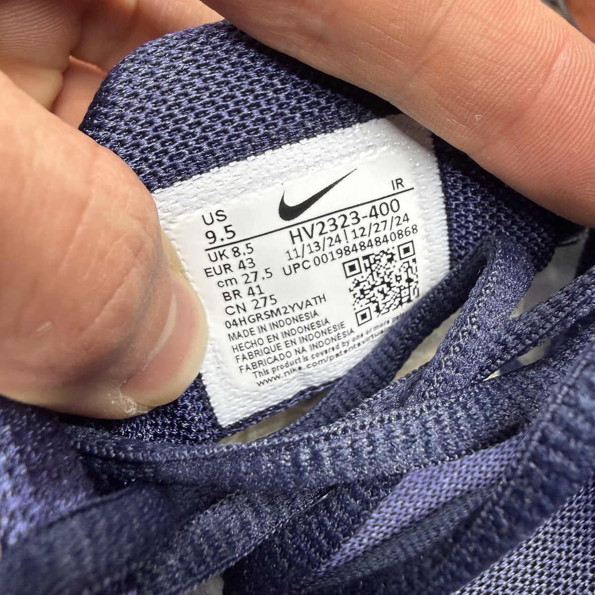Nike Air Max Plus trainers blue with unique lightning pattern and signature logo.