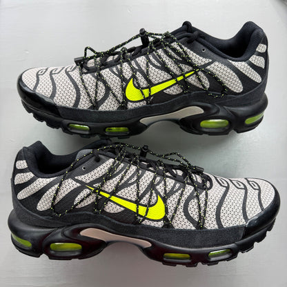 Nike deck shoes black grey with volt accents and signature logo details.