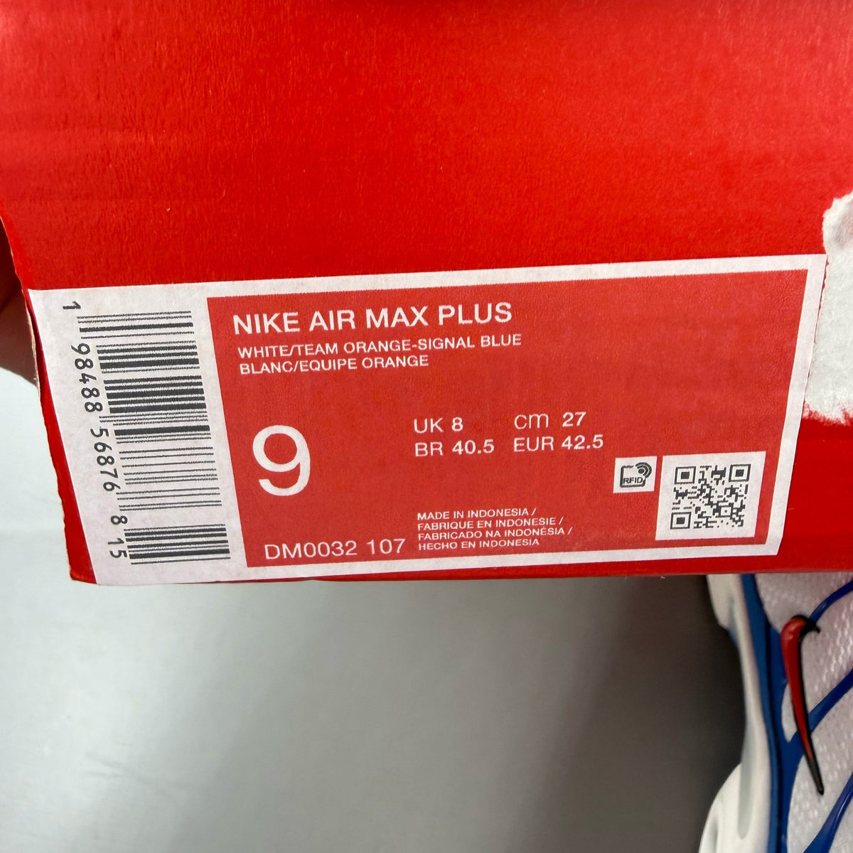 Nike Air Max Plus TN white trainers with blue accents and signature logo.