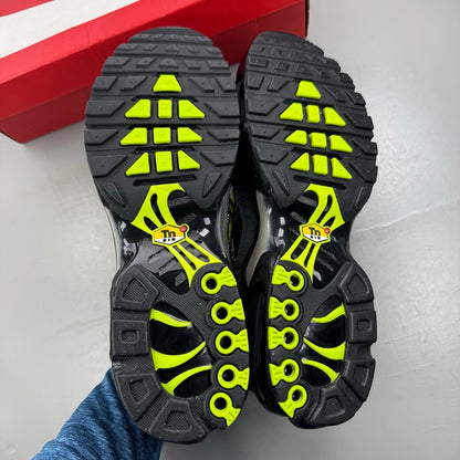 Nike deck shoes black with grey accents and volt detailing, featuring iconic logo.