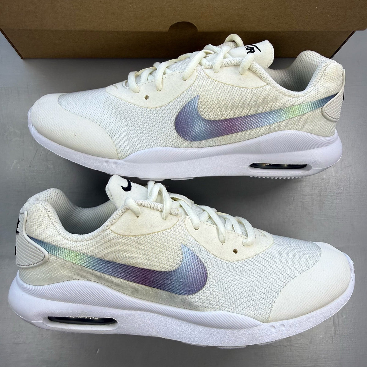 Nike Air Max Oketo white trainers with bubble pack design and logo detail.