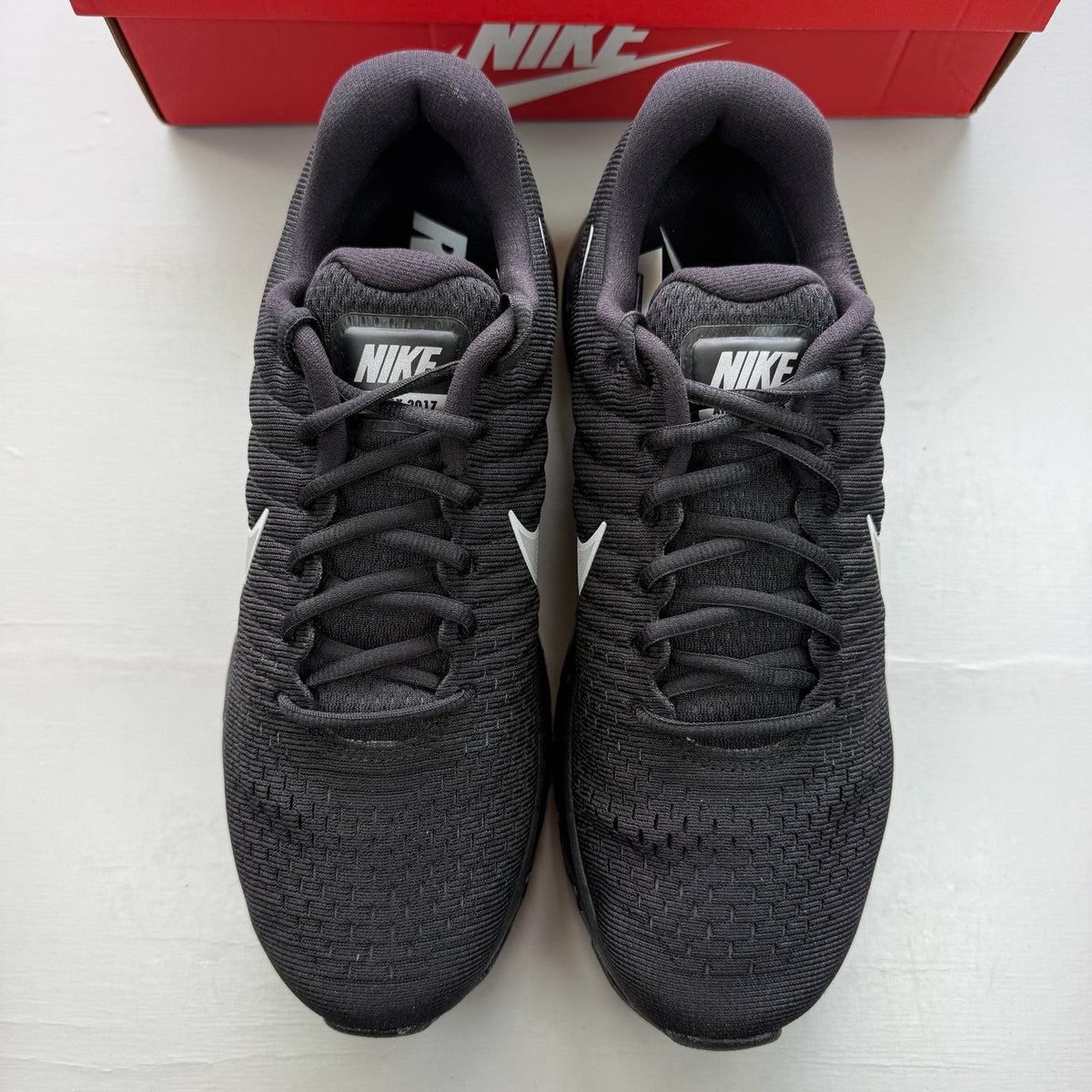 Nike Air Max 2017 black trainers with white accents and anthracite detailing.