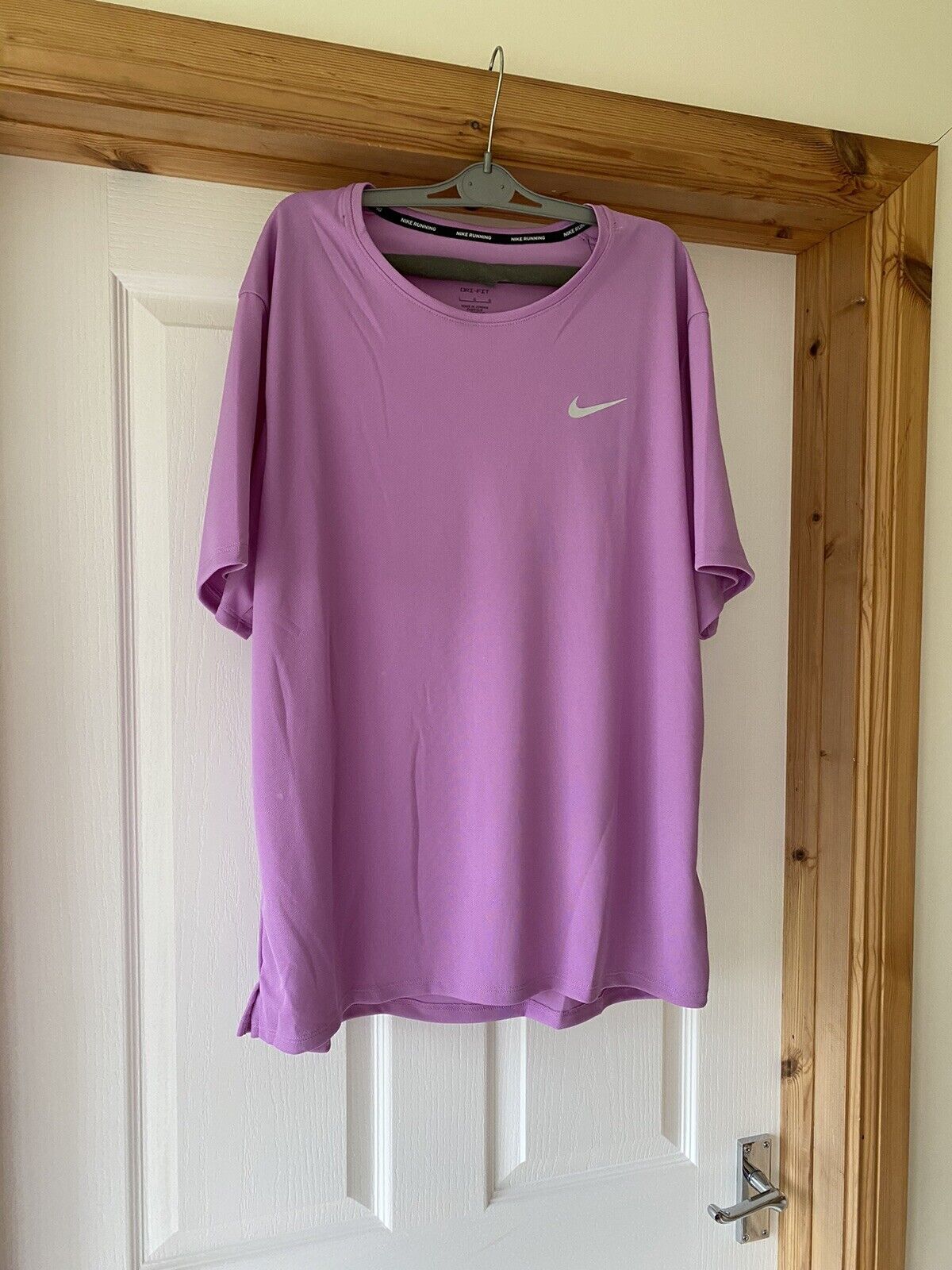 NIKE DRI FIT MILER Men’s T-shirt LARGE Purple RUNNING GYM TOP AJ7565-532 NEW