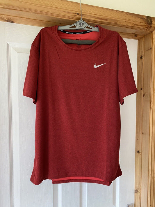 NIKE DRI FIT MILER Men’s T-shirt Red RUNNING GYM TOP MEDIUM DV9315-677 NEW